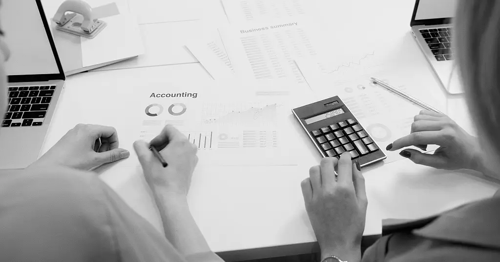 Accounting Scripts and the Politics of Compliance: Understanding Accountants’ Roles in AML through Sentiment and Script Theory